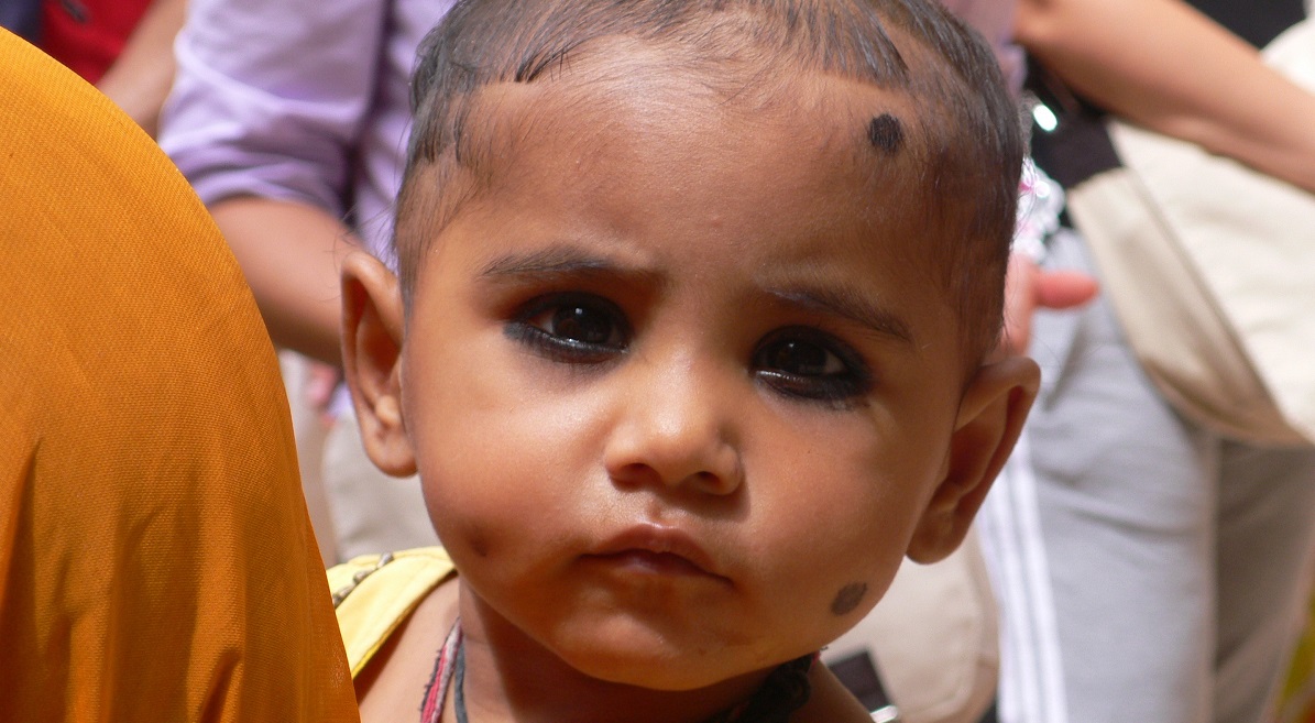 Risultato immagini per bambini indiano punto nero