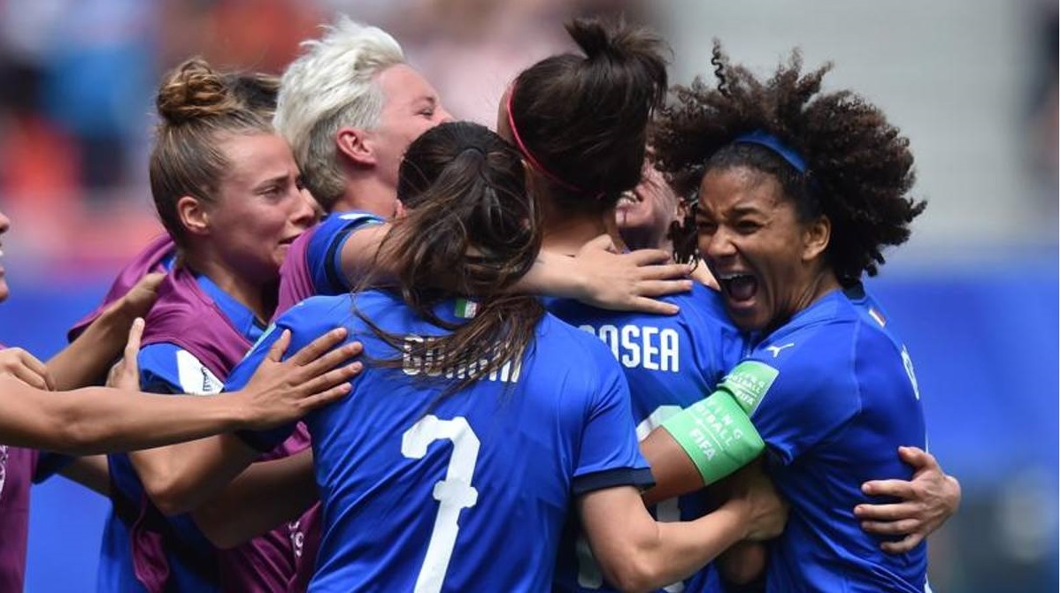 La nazionale femminile di calcio inizia alla grande i Mondiali di
