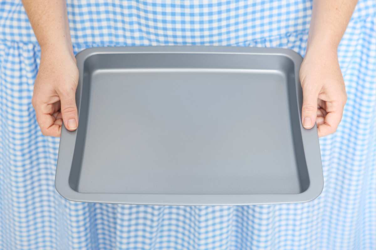 pulire teglie e griglie da forno