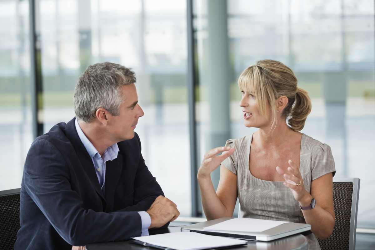 cosa significa interrompere sempre le conversazioni