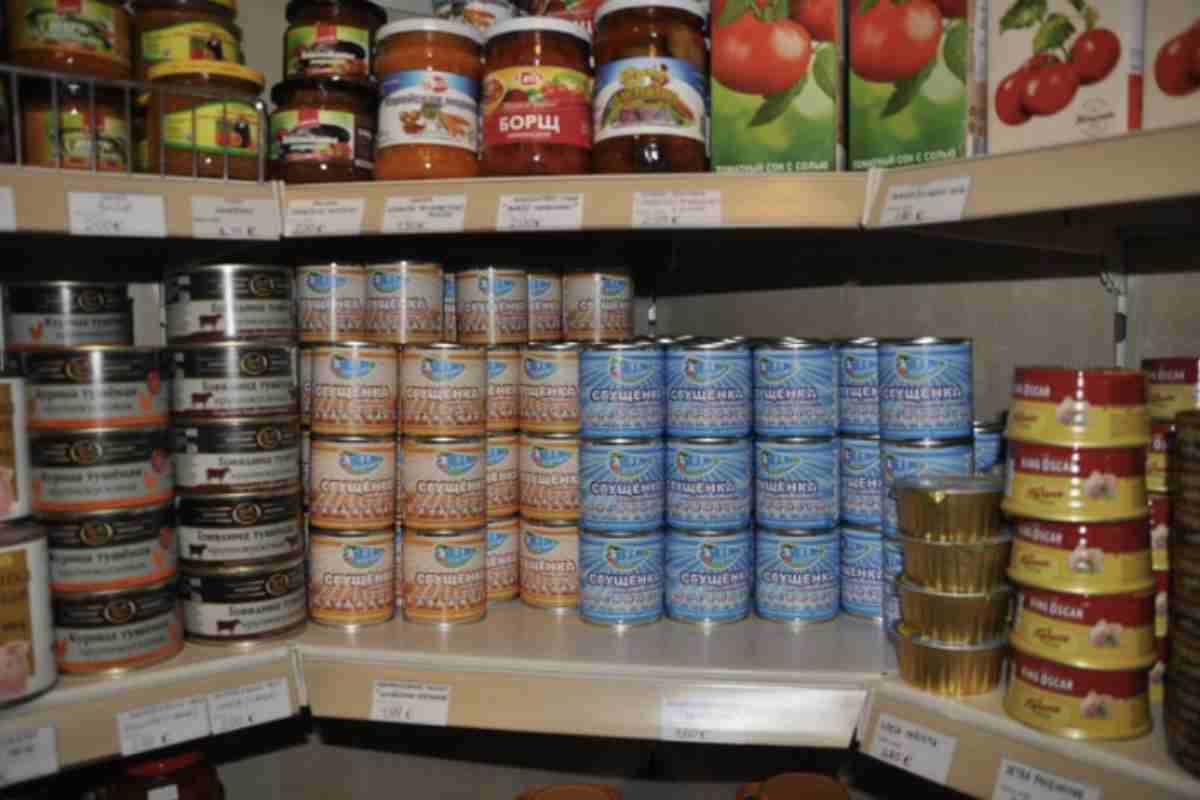 Le conserve preparate in casa rappresentano un rischio maggiore se non vengono rispettate rigorosamente le procedure di sicurezza.