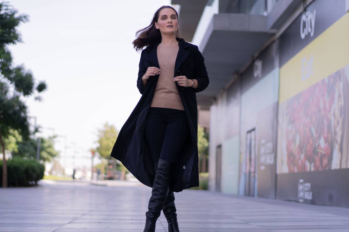 cappotto-kendal-jenner- cappotto nero inverno 2025